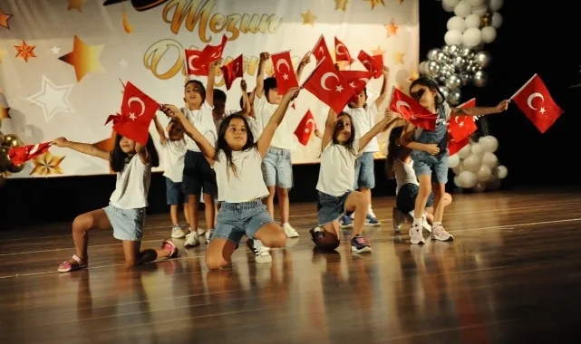 Karşıyakalı miniklerin mezuniyet coşkusu