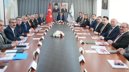 Bakan Tekin'den sert tepki: Özgür Özel kadar midesi geniş bir insan değilim