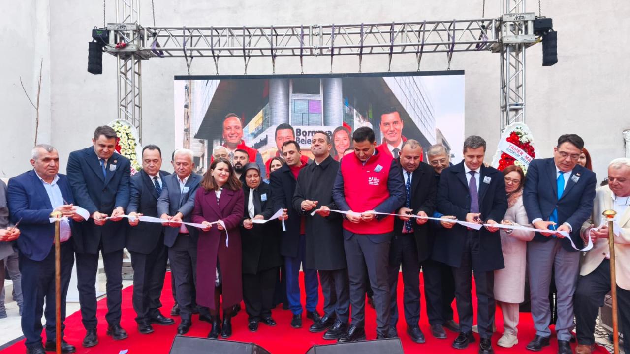 Bornova'da duygusal anlar... Gülşah Durbay Gençlik Merkezi açıldı!