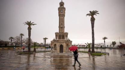 Hafta sonu planı olanlar dikkat! İzmir için yağmur ve Sarı Kodlu fırtına uyarısı