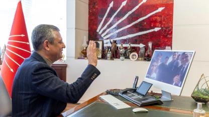 CHP Genel Başkanı Özel, Atatürk Büstünü koruyan Adanalı gençlerle görüştü