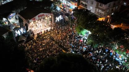 Menemen’de festival coşkusu yağmur dinlemedi