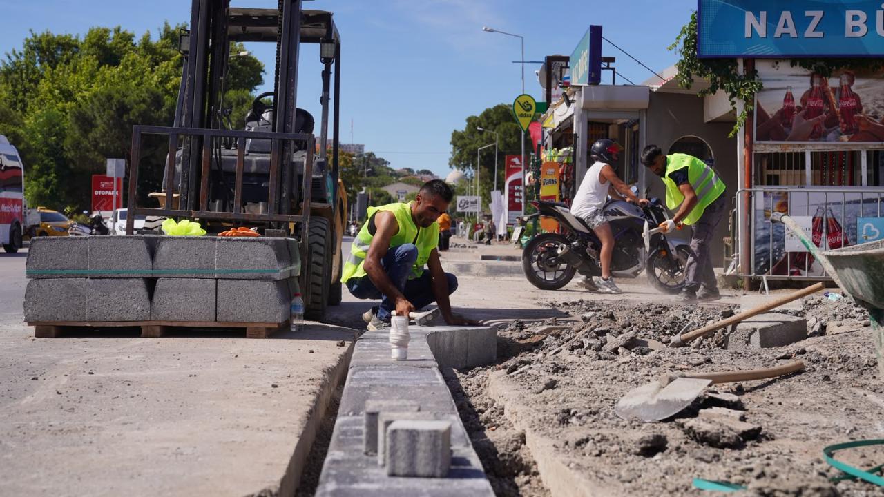 Ayvalık’ta kaldırımlarda düzenleme