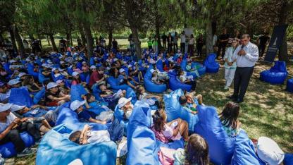 Başkan Tugay sözünü tuttu, çocukların yüzü güldü
