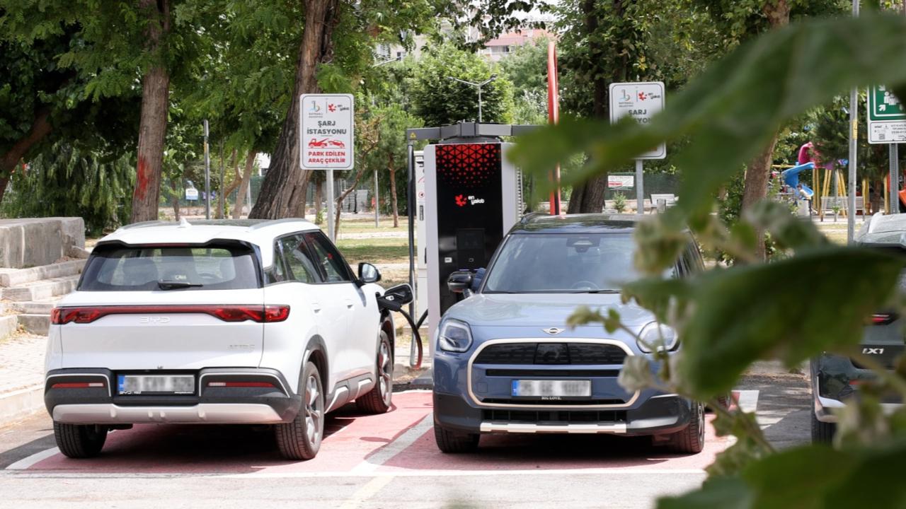 BAYRAKLI’DA 10 NOKTADA 20 ŞARJ ÜNİTESİ