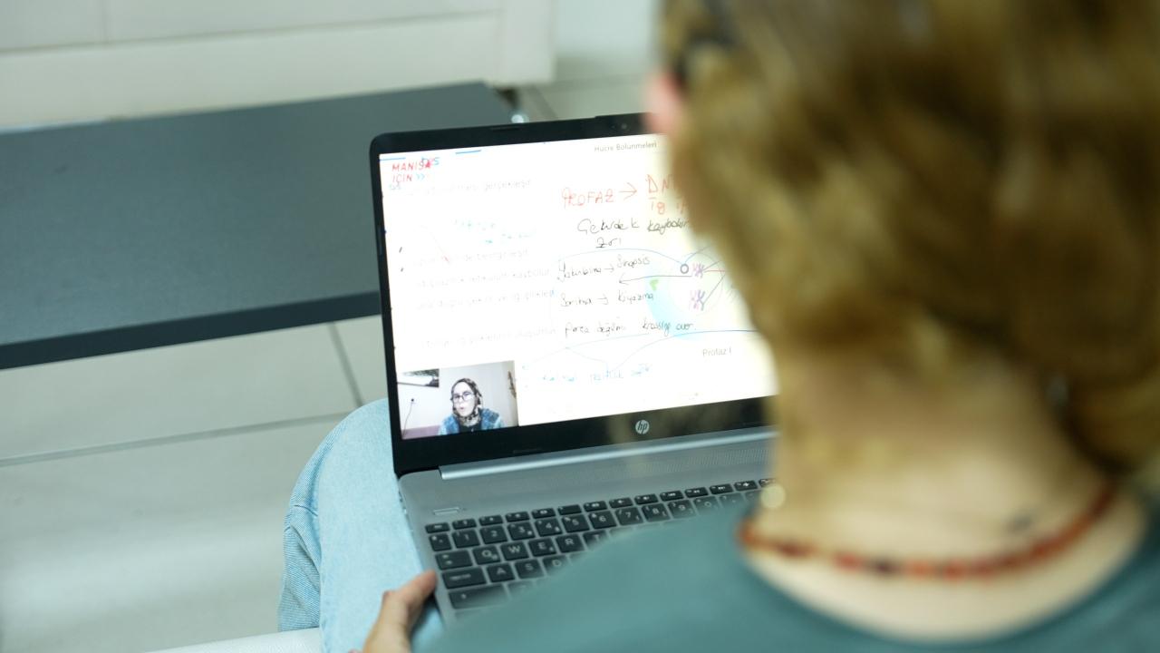 Büyükşehir online eğitim ile öğrencileri geleceğe hazırlıyor