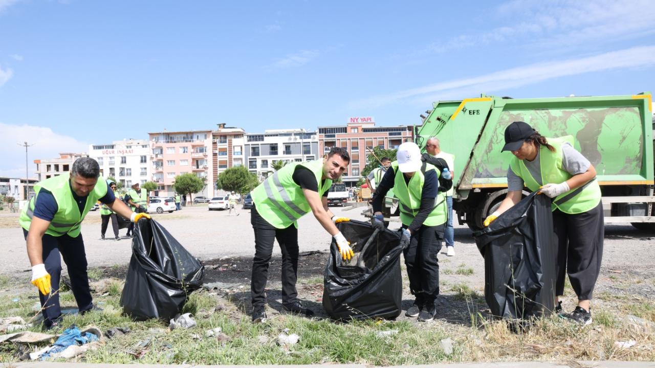 Çiğli’de Çevre Günü etkinliği: Çöpler toplandı, çevre bilinci kazandı