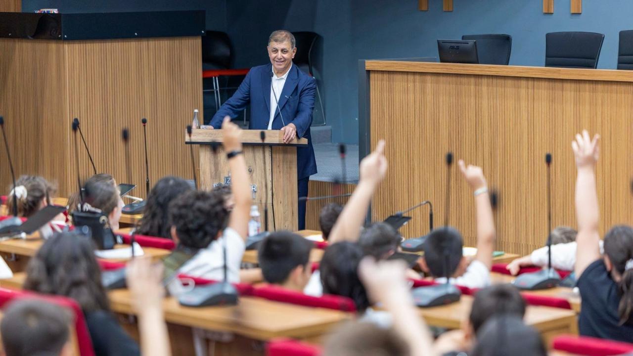 Çocuklar İzmir’in yönetiminde söz sahibi