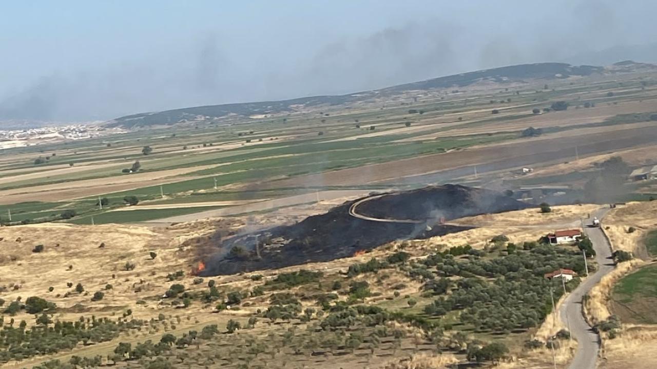 Foça’da makilik alandaki yangın kontrol altına alındı