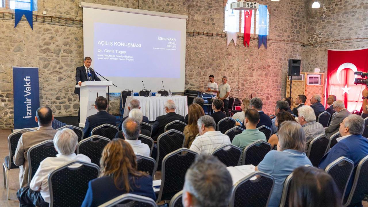 İzmir sahneye çıkıyor... Başkan Tugay: Perdenin arkasında kalamayız