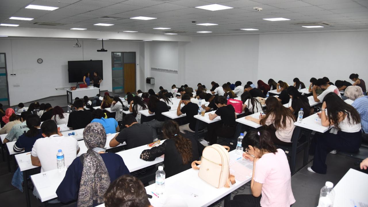 Menemen eğitim yatırımlarıyla örnek gösteriliyor