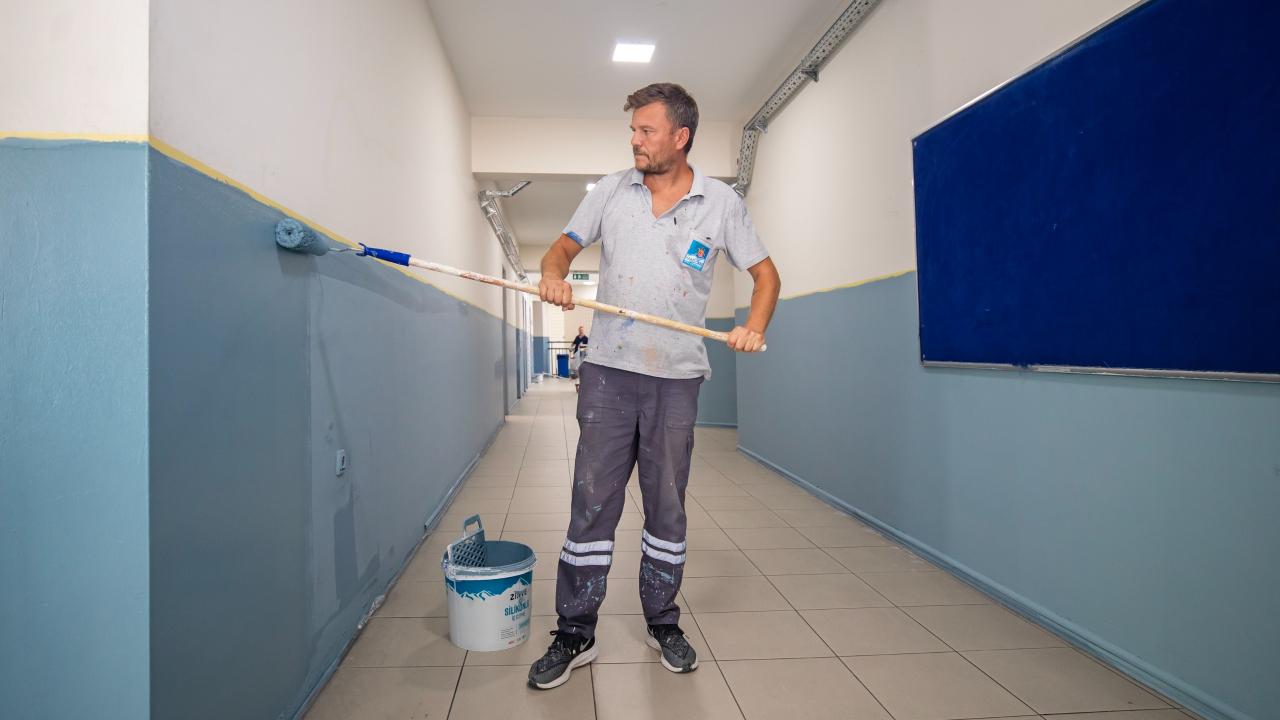 Narlıdere Belediyesi’nden okullara bakım onarım desteği