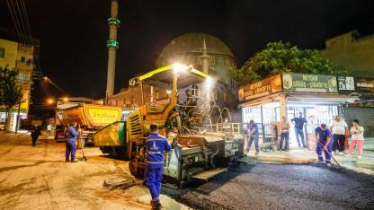 Toros Caddesi’nde gece asfalt mesaisi