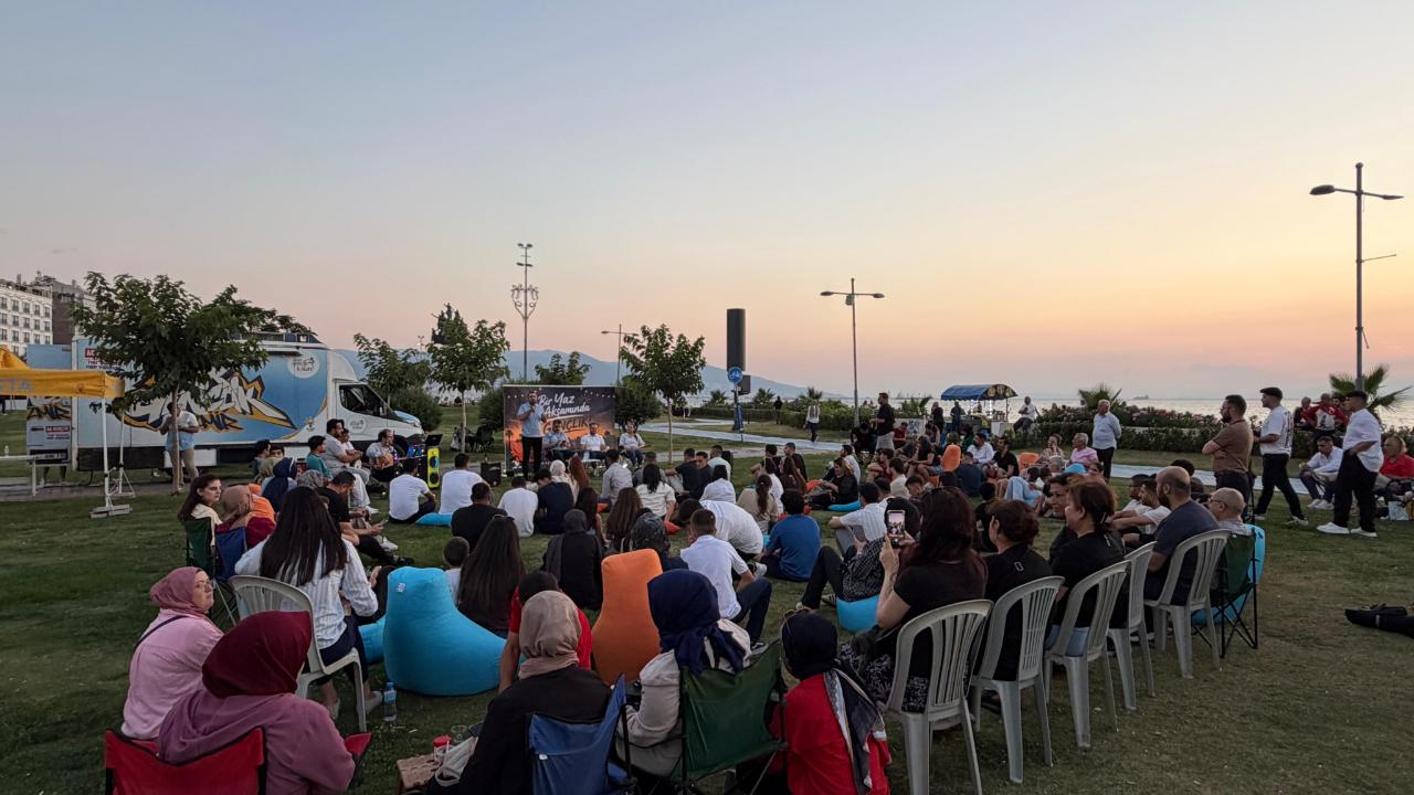 AK Parti Konak Gençlik Kolları'ndan Alsancak'ta 'bir yaz akşamında gençlik' programı