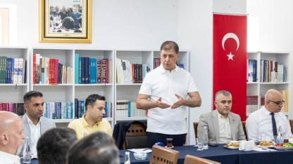 Başkan Tugay Kemeraltı esnafıyla bir araya geldi: Tek derdimiz işimizi iyi yapmak