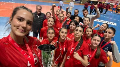 Büyükşehir’in yıldızlarından madalya ve kupa yağmuru