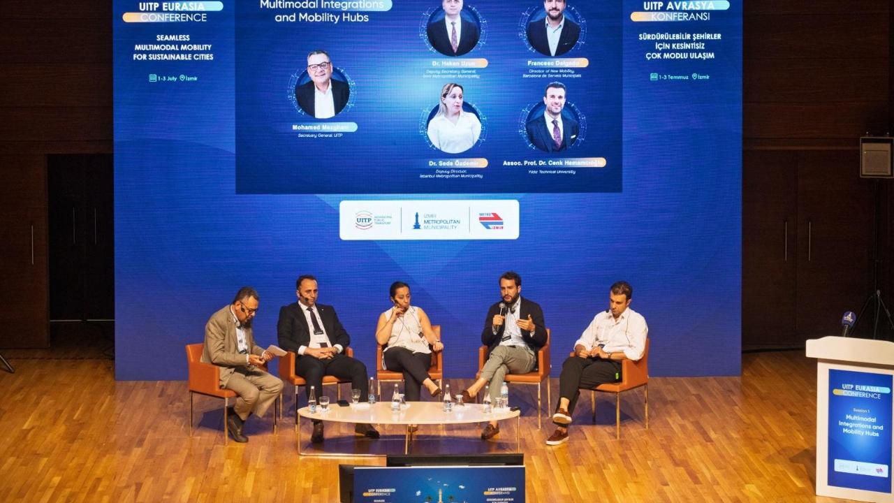 İzmir, sürdürülebilir ulaşımın yol haritasını dünyayla paylaşıyor