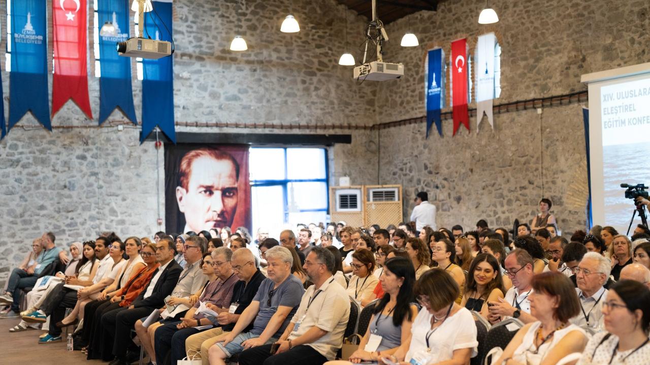 İzmir’deki uluslararası eleştirel eğitim zirvesi başladı