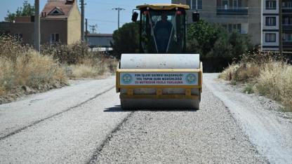 Muradiye ve Karaali’de asfalt çalışmaları hız kesmeden sürüyor