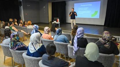 Uzman isimler Bornova’da çocuk eğitimini anlattı