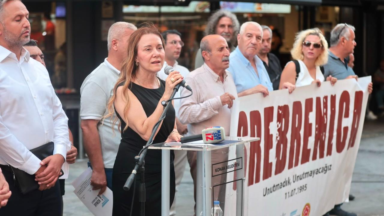Srebrenitsa’da katledilen canlar Konak’ta anıldı