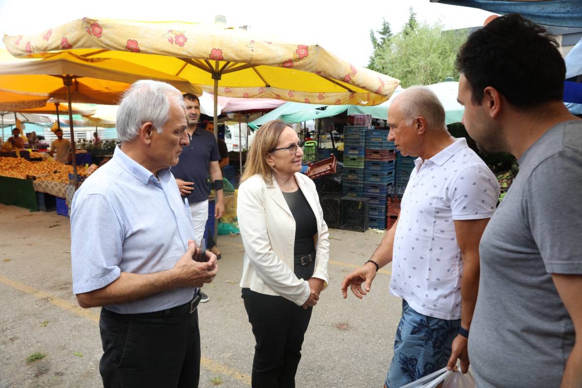 Güzelbahçe'de Başkan Vekili Akın'dan pazar ziyareti