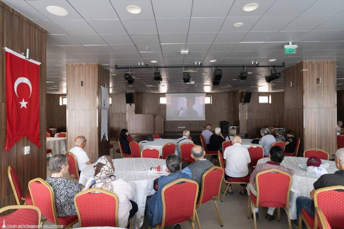 Huzurevinde Babam ve Oğlum gösterimi