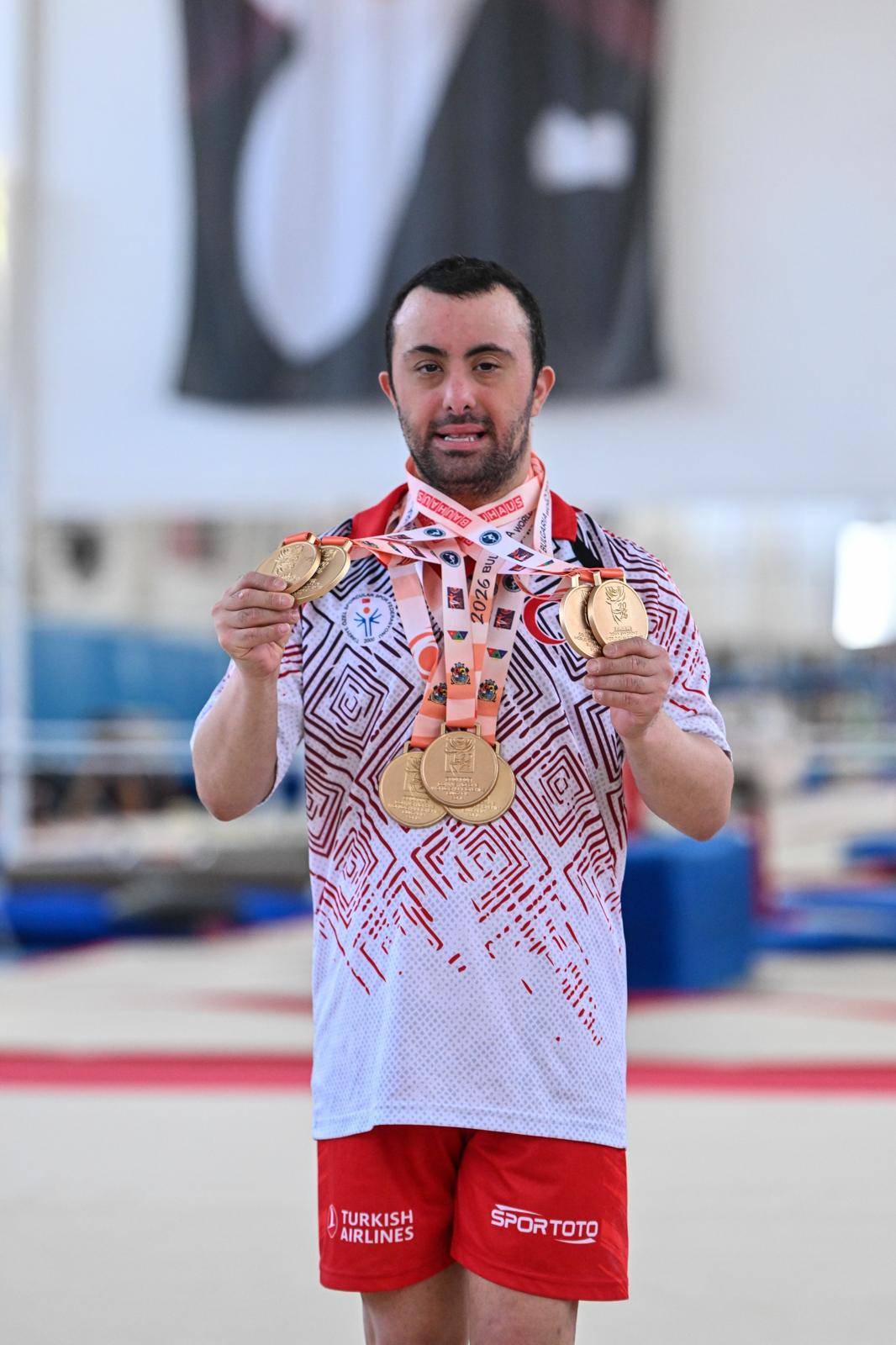 İzmirli özel sporcu Öztürk’ten tarihi başarı