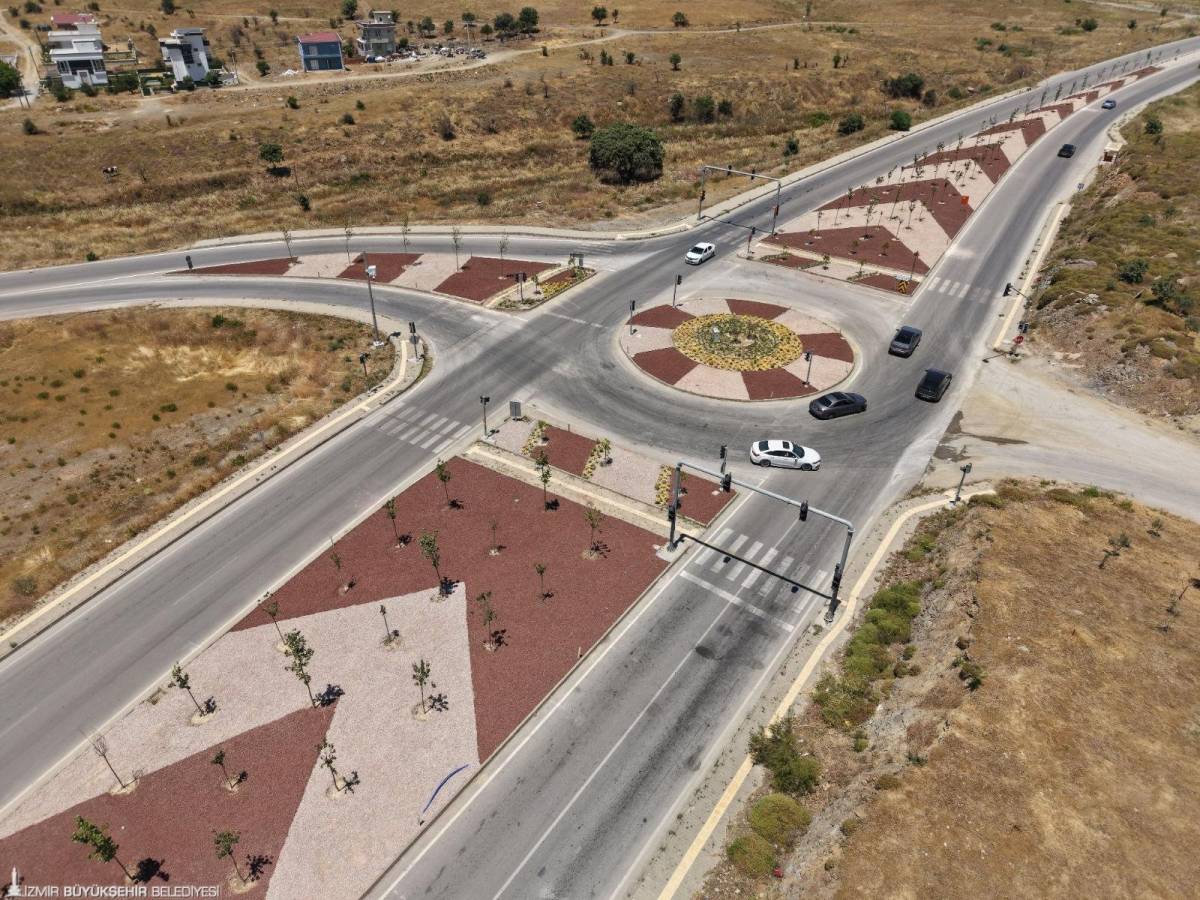 Seferihisar’ın iki büyük kavşağı yenilendi