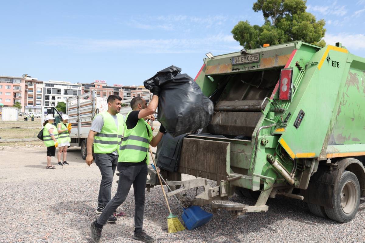 Çiğli’de Çevre Günü etkinliği: Çöpler toplandı, çevre bilinci kazandı
