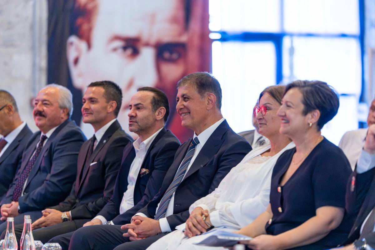 İzmir sahneye çıkıyor... Başkan Tugay: Perdenin arkasında kalamayız