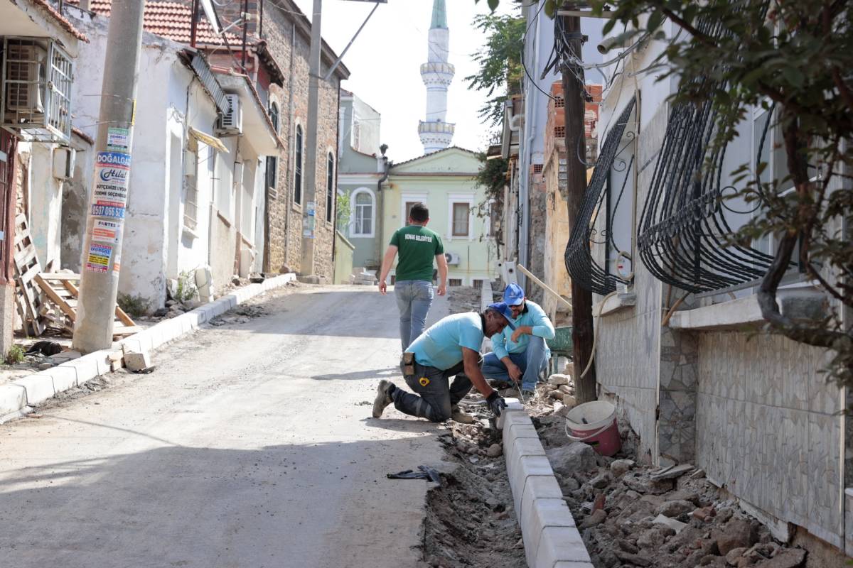 Konak’ta 5 mahallede 24 sokakta eşzamanlı hummalı çalışma