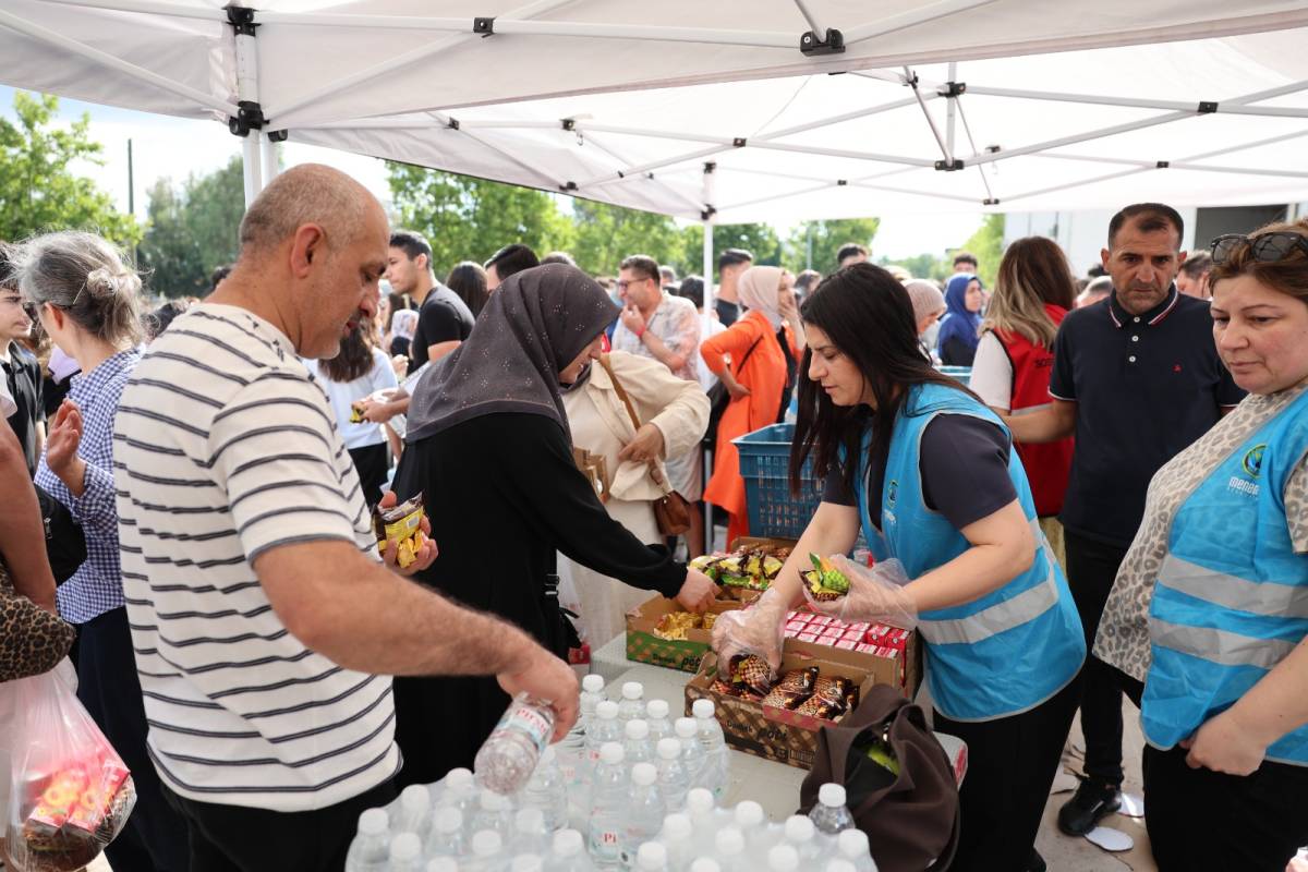 Menemen Belediyesi YKS'de de öğrenci ve velilerin yanında