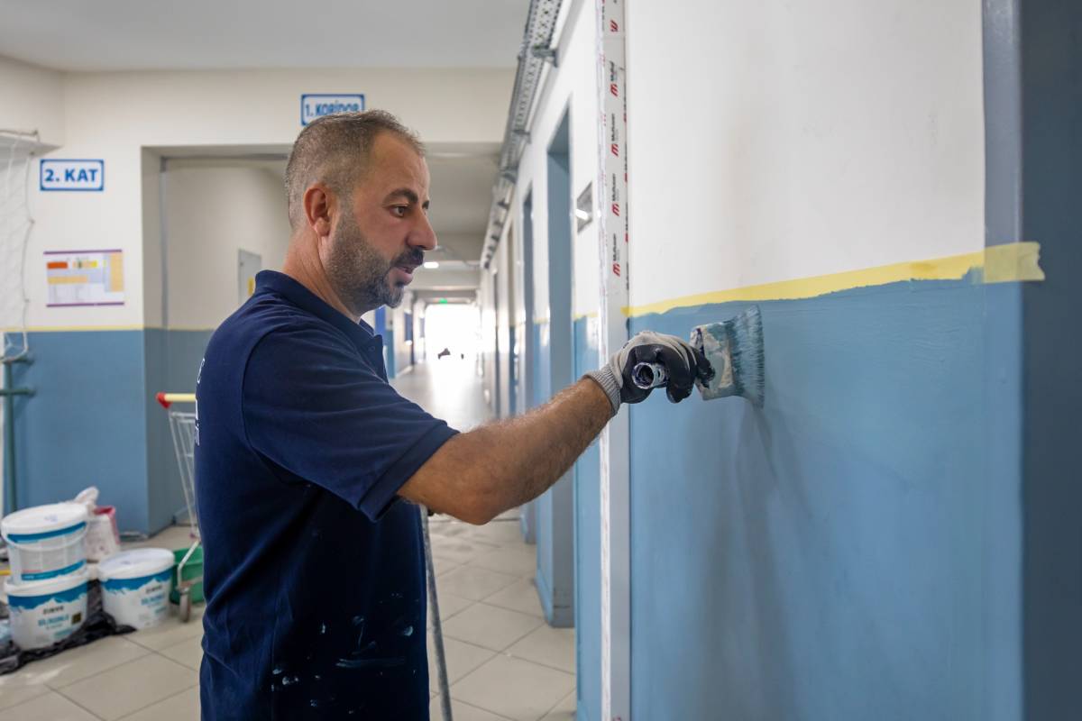 Narlıdere Belediyesi’nden okullara bakım onarım desteği