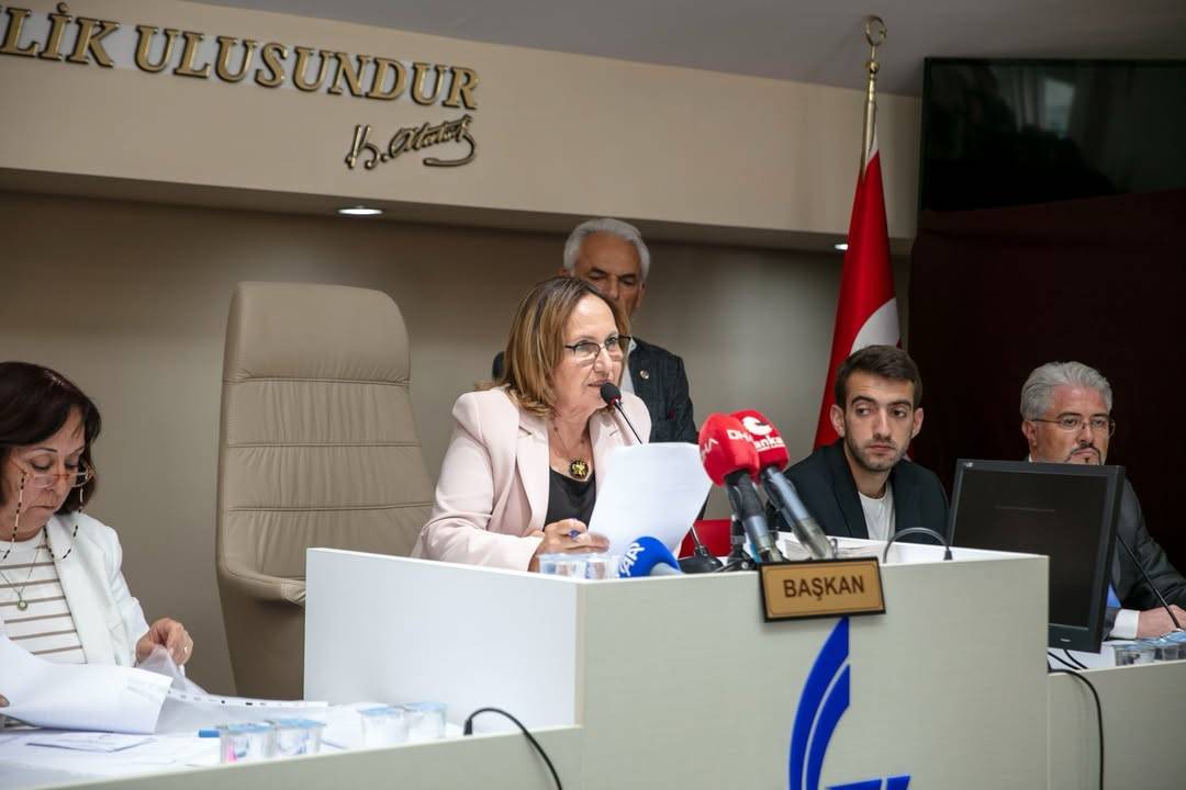 Güzelbahçe'de Başkan Vekili Akın oldu