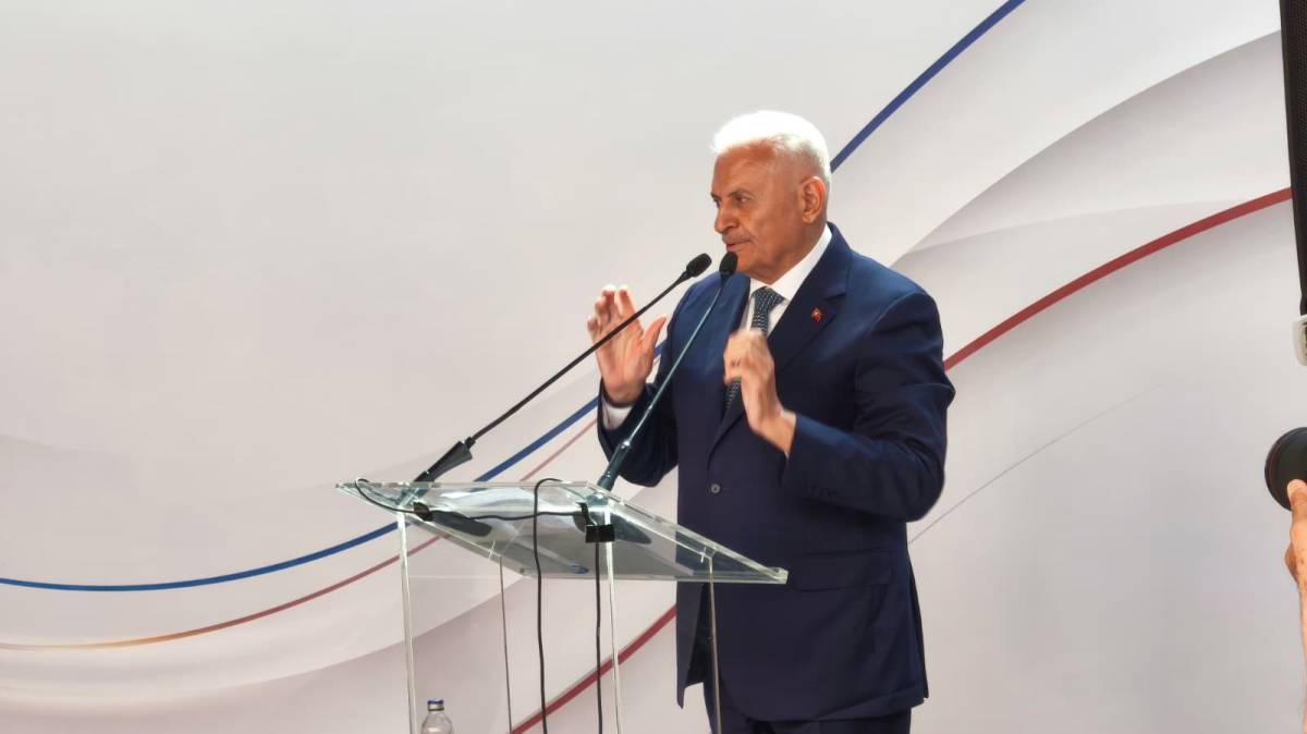 Kurdele yoğun katılımla kesildi: Amerikan Hastanesi İzmir'de açıldı!