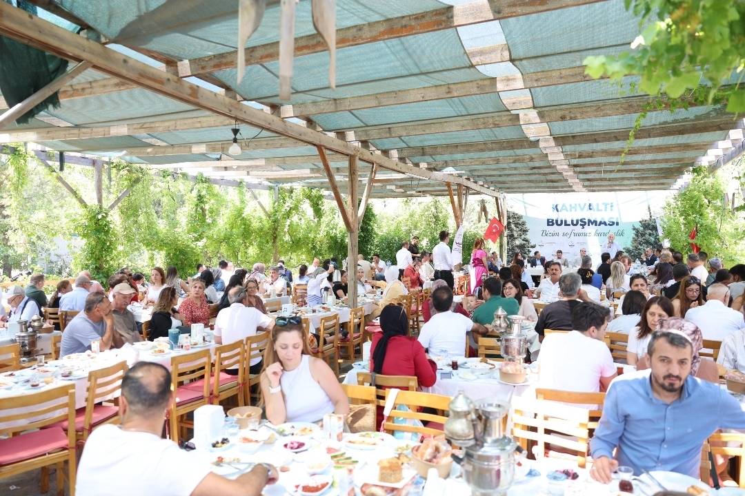 Kahramanmaraşlılar Bornova'da kahvaltı programında buluştu!
