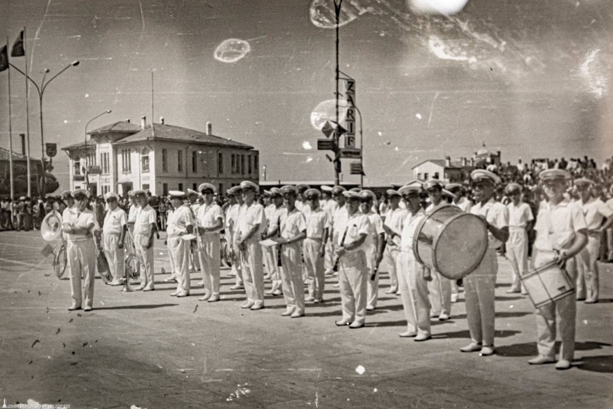 İzmir'in tarihine 83 yıldır “müzikle” tanıklık ediyorlar