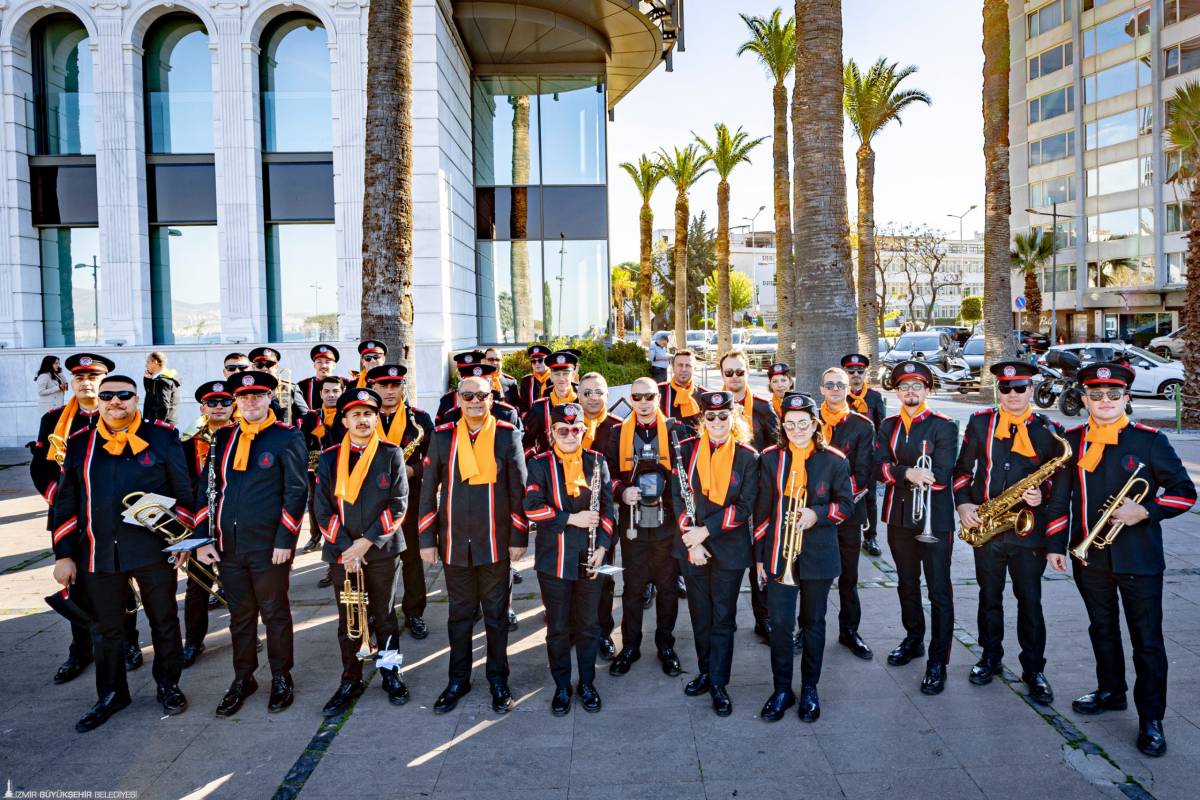 İzmir'in tarihine 83 yıldır “müzikle” tanıklık ediyorlar
