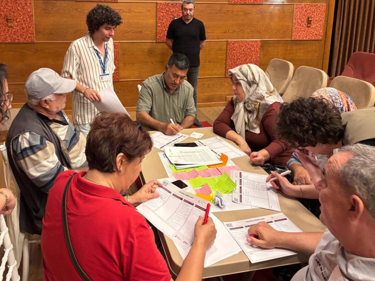 Yurttaşlar karar veriyor, İzmir’in geleceği şekilleniyor