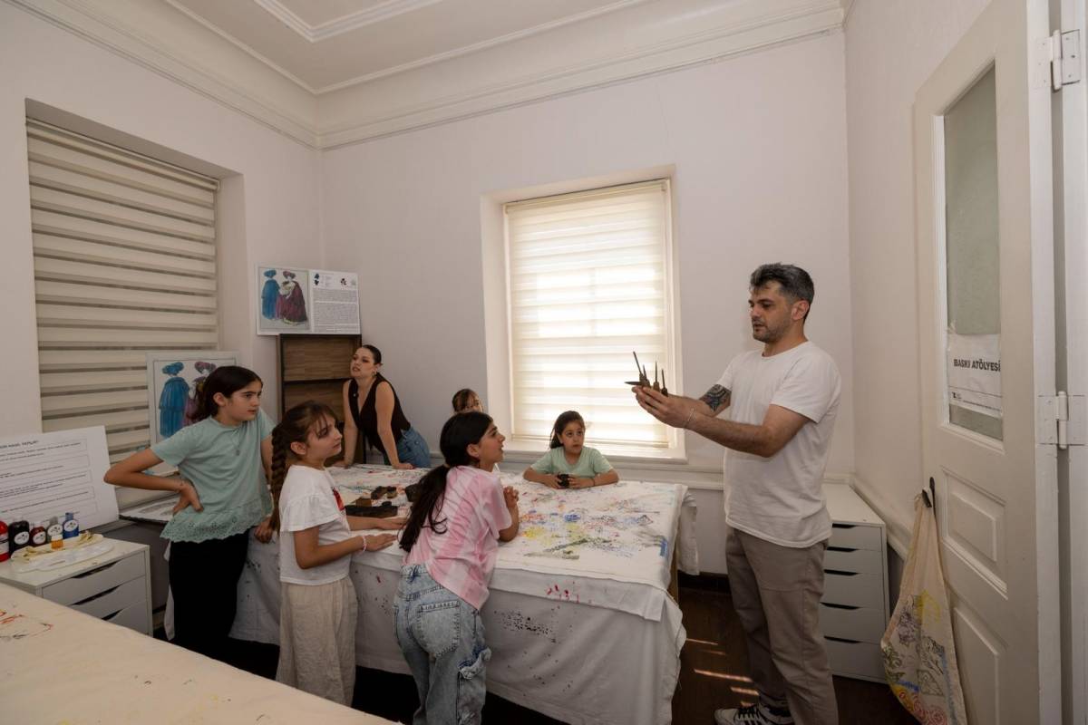 100 yıllık kalıplar yeniden iz bırakıyor