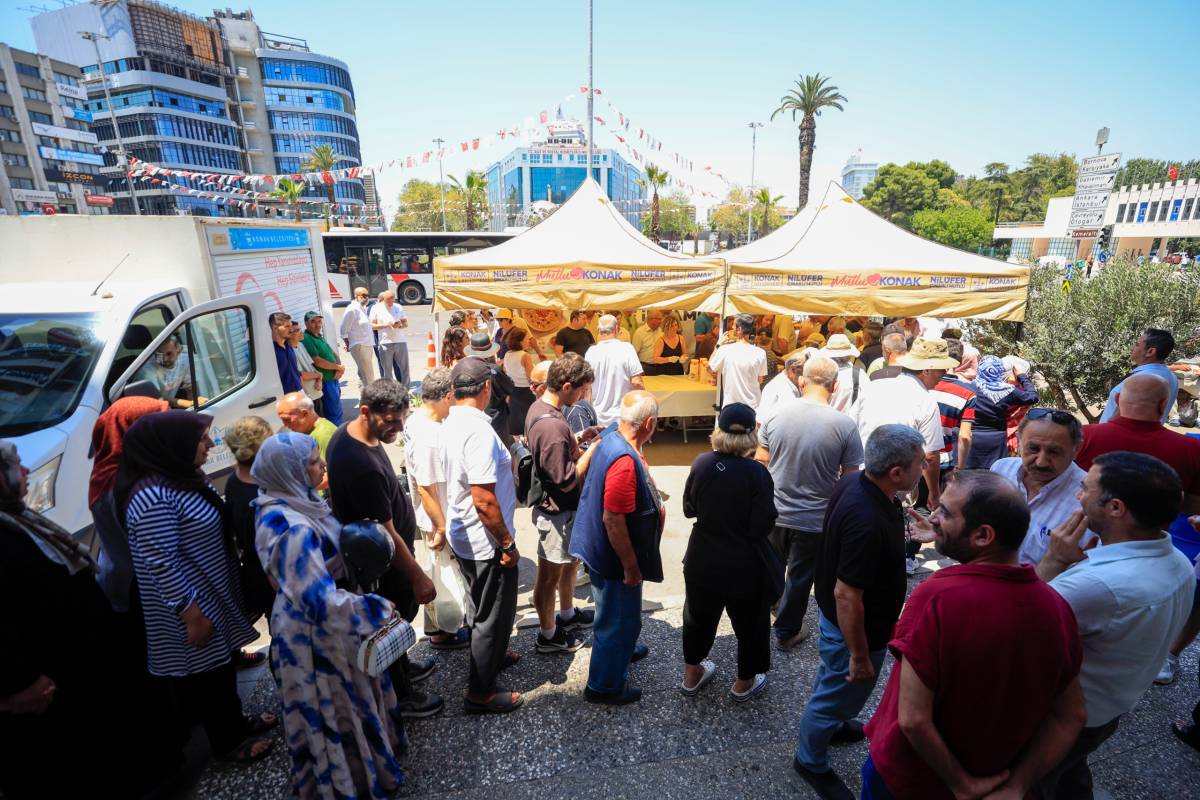 Başkan Mutlu’dan Konaklı komşularına aşure ikramı
