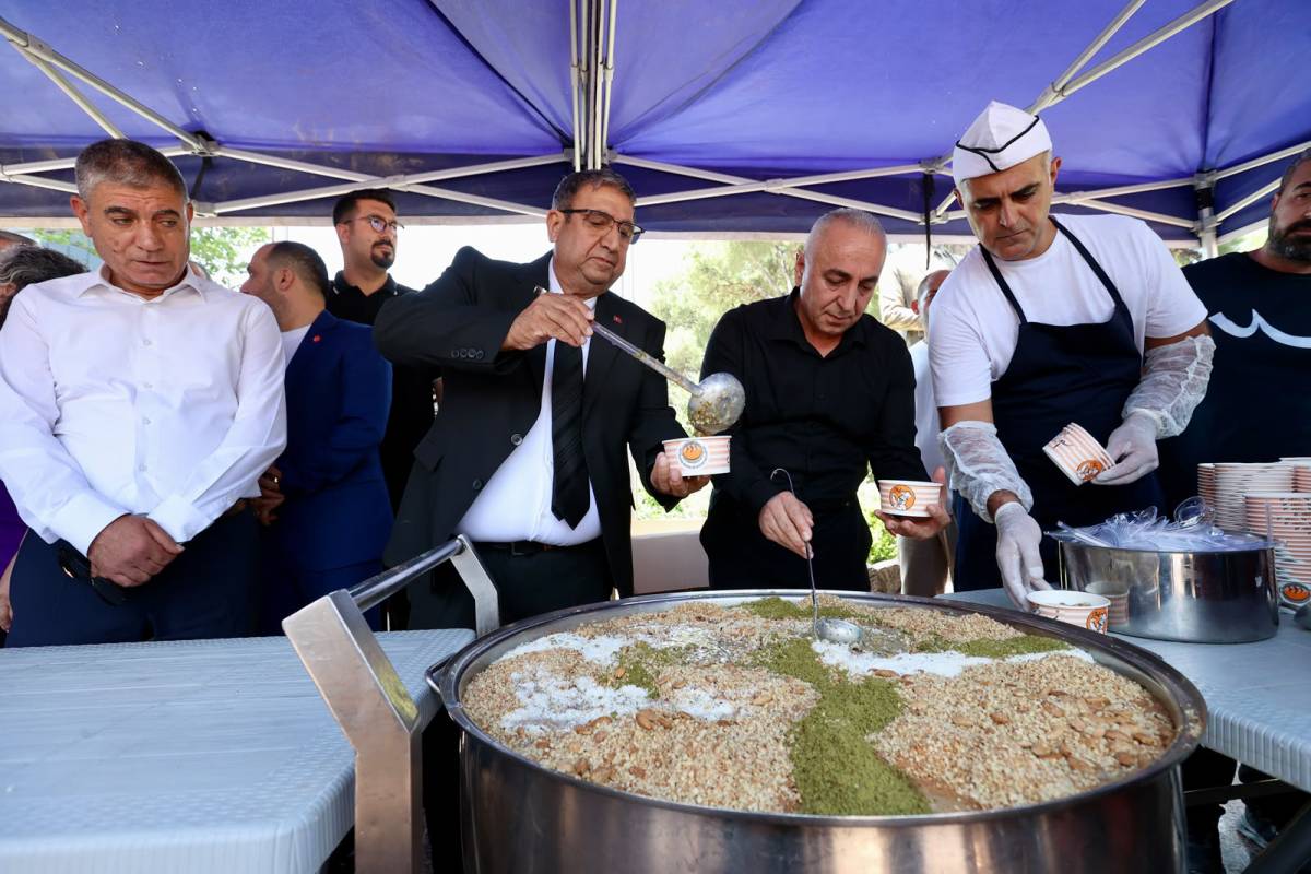 Başkan Vekili Benzer aşure ikramında bulundu