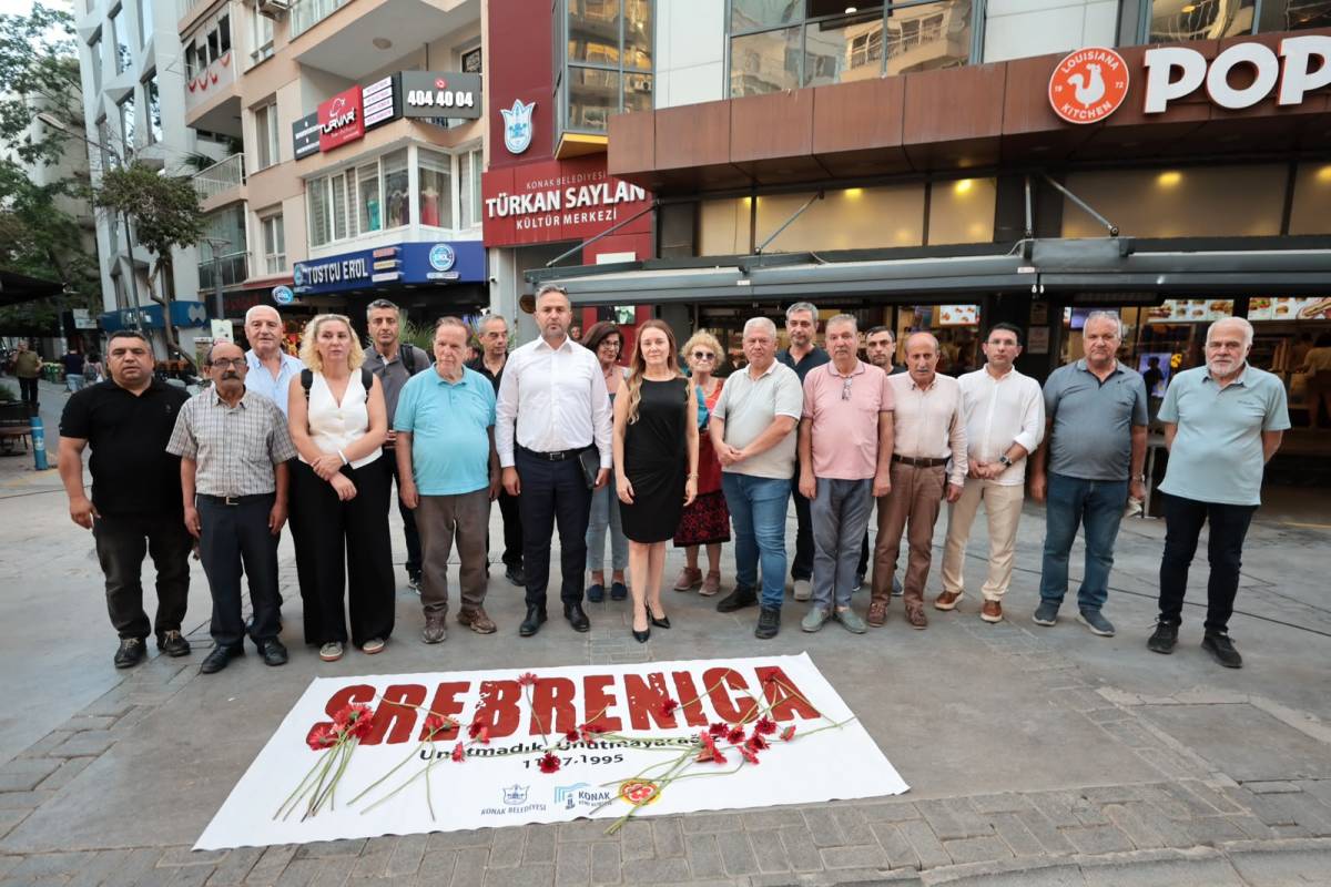 Srebrenitsa’da katledilen canlar Konak’ta anıldı
