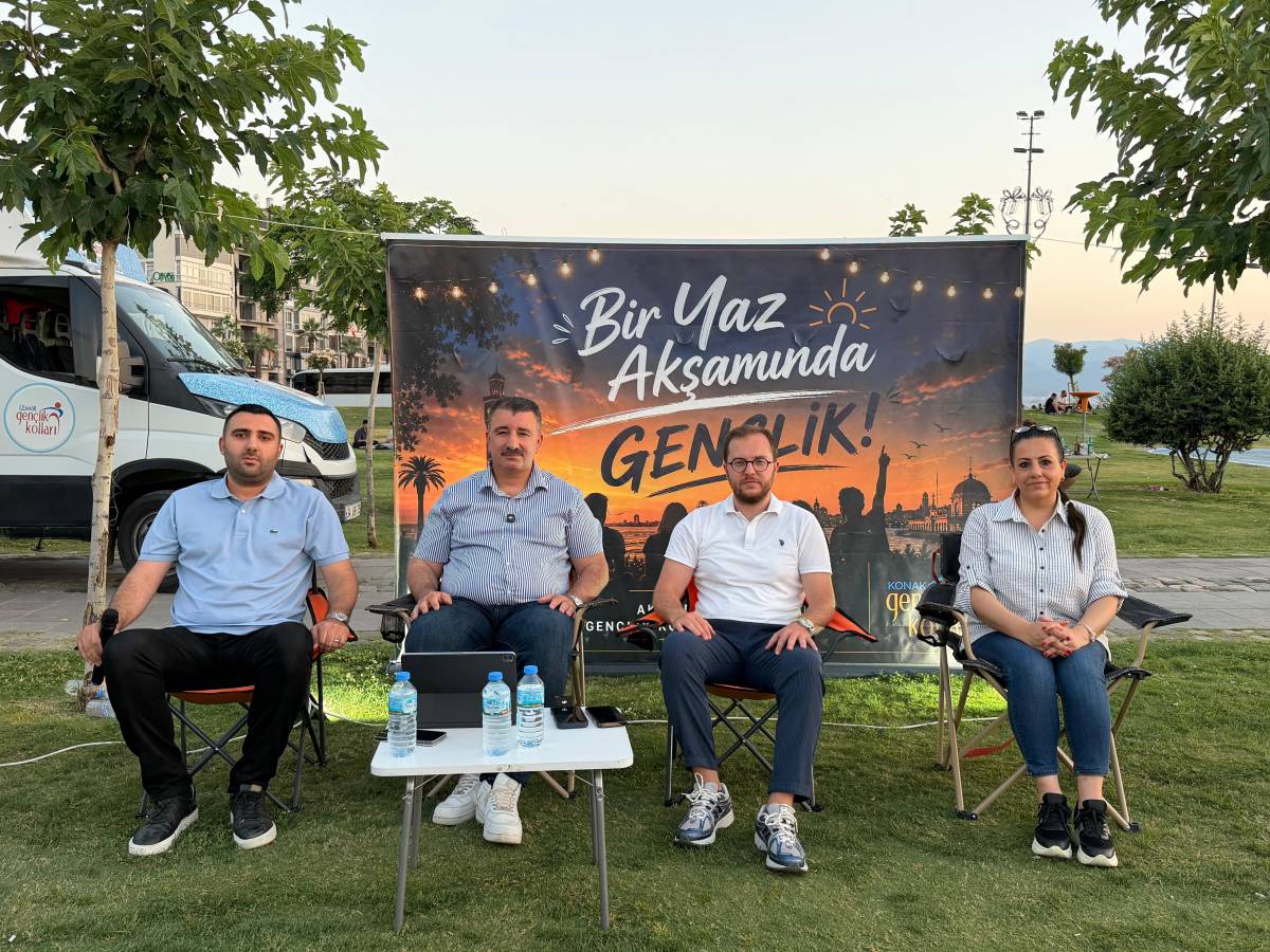 AK Parti Konak Gençlik Kolları'ndan Alsancak'ta 'bir yaz akşamında gençlik' programı